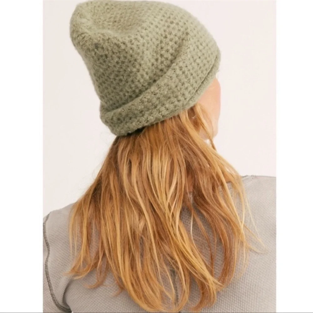 Free People Dreamland Knit Beanie Olive One Size Soft Warm Style ACCFP1220 NWT - Picture 3 of 9